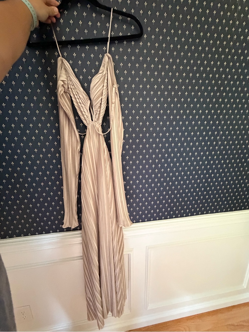 Vici Beige Pleated V-Neck Long Sleeve Maxi Dress